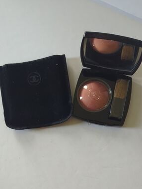 CHANEL Hours Contrasted Powder Blush - 55 In Love